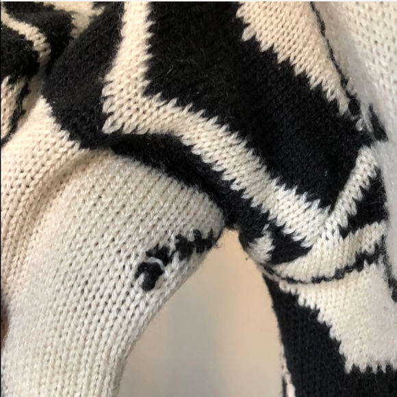 Escio Sweater Tribal Aztec Black Beige Winter Fall - Picture 6 of 8